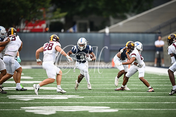 Run by Corbin Trice, Senior (9) during Region 5AAAAAAA Marietta vs District 5 AAAAAA St. Cloud (FL) Friday night game
