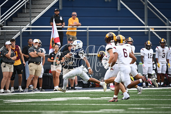 Quarterback keeper by Jayden Whiteside, Senior (3) during Region 5AAAAAAA Marietta vs District 5 AAAAAA St. Cloud (FL) game