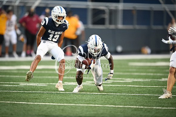Interception by Drew Box, Senior (7) during Region 5AAAAAAA Marietta vs District 5 AAAAAA St. Cloud (FL) game