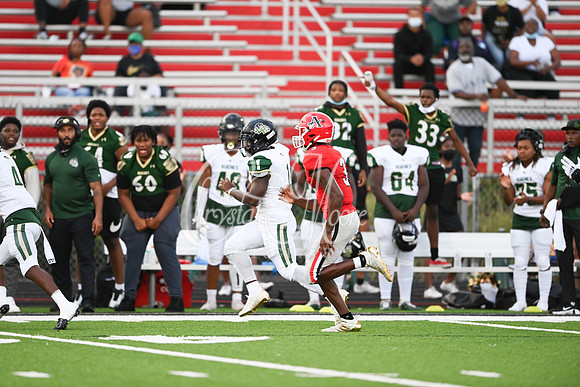 Allatoona vs Langston Hughes Friday Night Football Action